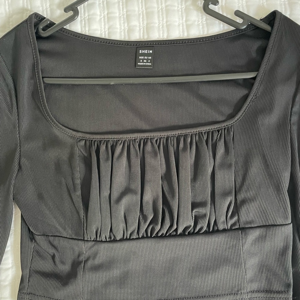 Logan sleeve tee